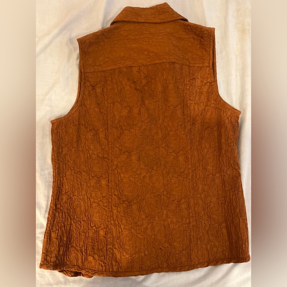 Textured vest - Picture 3 of 3